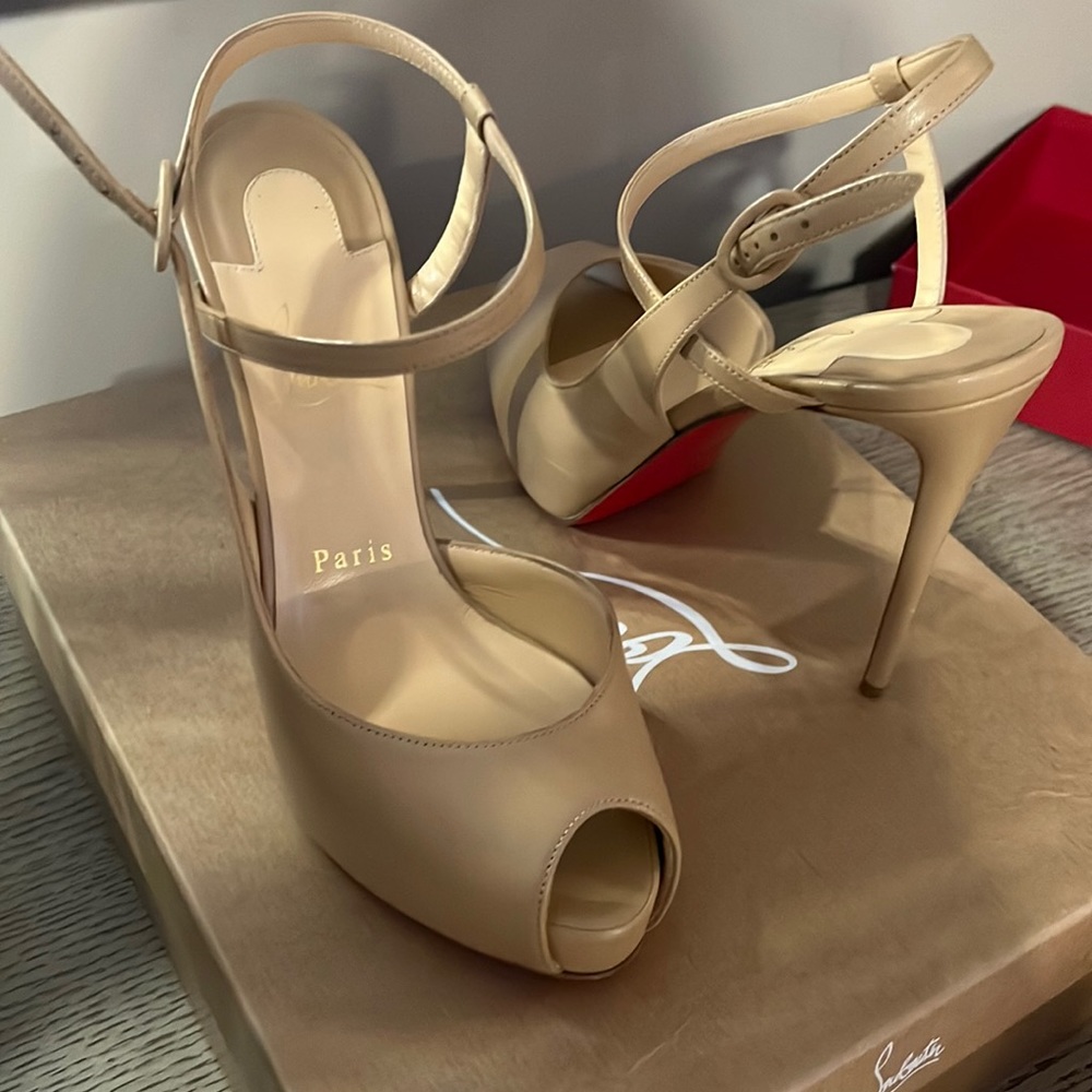 Christian Louboutin Women’s Jenlove Leather Pumps